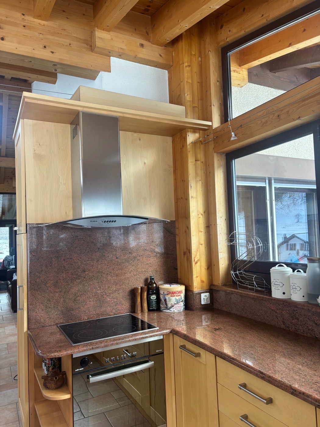 Cuisine équipée avec vue